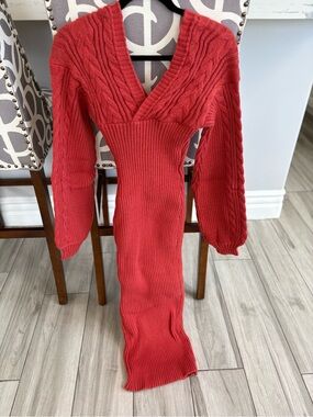 Long Sleeve V-Neck Midi Dress in Coral Red